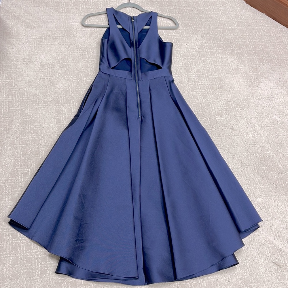 Gown - Picture 4 of 7
